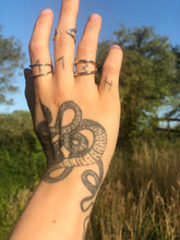 Load image into Gallery viewer, Sterling silver Mandorla ring
